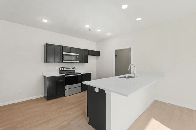 423 S All Halllows Unit 200, Wichita, KS 67213