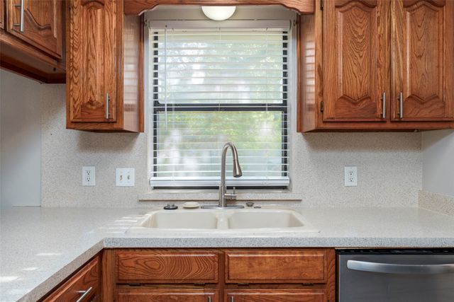 911 Gwinnett Circle, Arlington, TX 76017