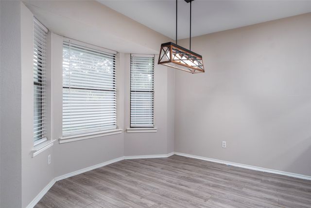 911 Gwinnett Circle, Arlington, TX 76017