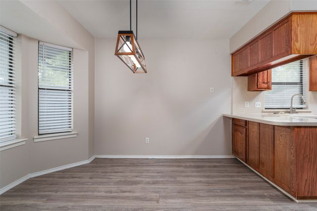911 Gwinnett Circle, Arlington, TX 76017