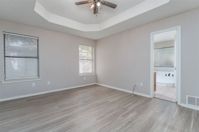 911 Gwinnett Circle, Arlington, TX 76017
