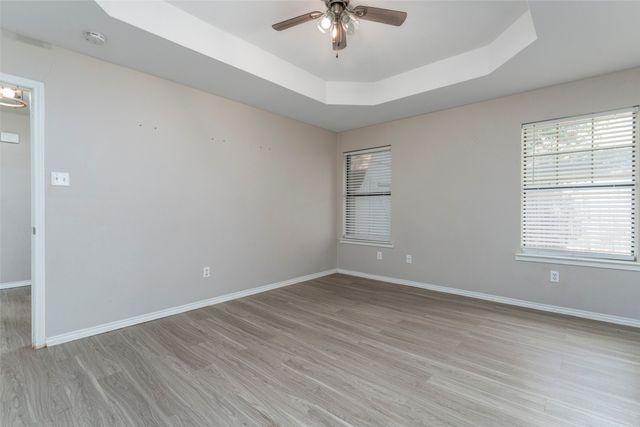 911 Gwinnett Circle, Arlington, TX 76017