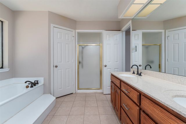 911 Gwinnett Circle, Arlington, TX 76017