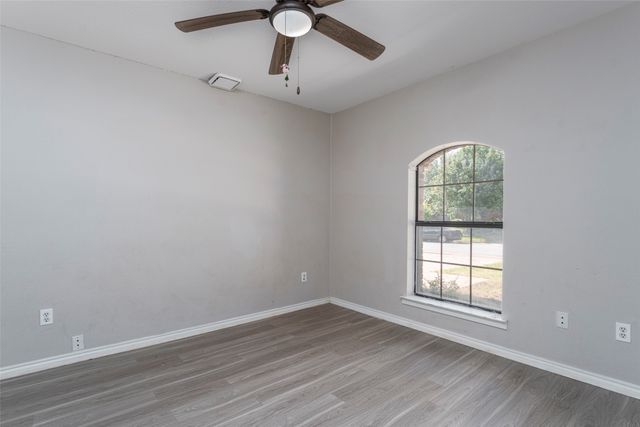 911 Gwinnett Circle, Arlington, TX 76017