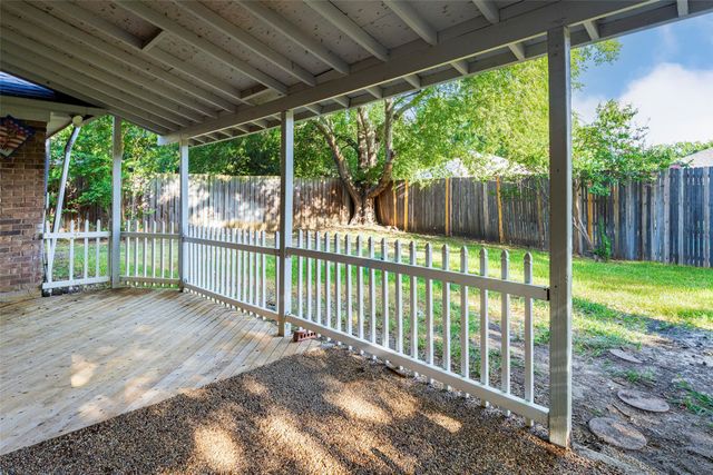 911 Gwinnett Circle, Arlington, TX 76017