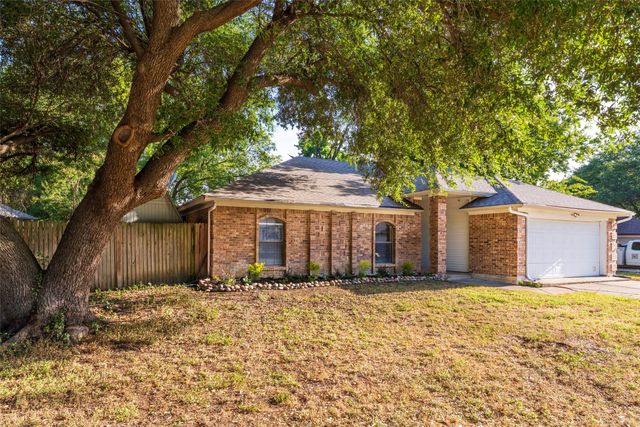 911 Gwinnett Circle, Arlington, TX 76017