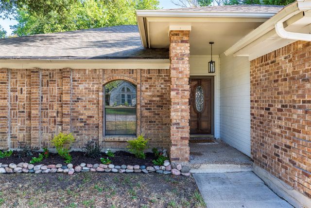 911 Gwinnett Circle, Arlington, TX 76017