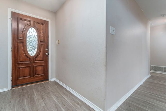 911 Gwinnett Circle, Arlington, TX 76017