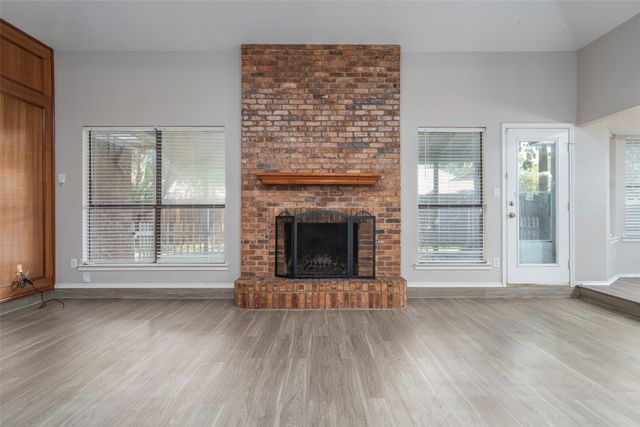 911 Gwinnett Circle, Arlington, TX 76017