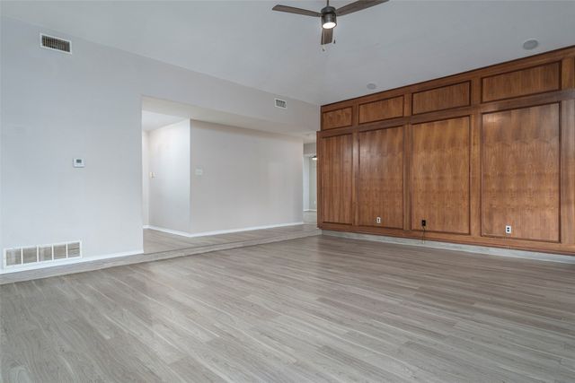 911 Gwinnett Circle, Arlington, TX 76017