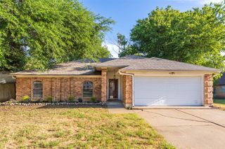 911 Gwinnett Circle, Arlington, TX 76017