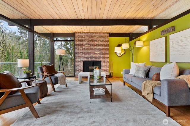 18407 51st Place NE, Lake Forest Park, WA 98155