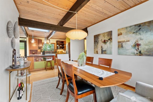 18407 51st Place NE, Lake Forest Park, WA 98155