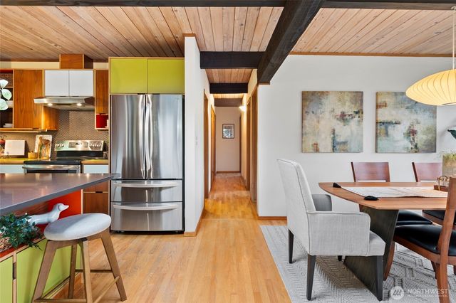 18407 51st Place NE, Lake Forest Park, WA 98155