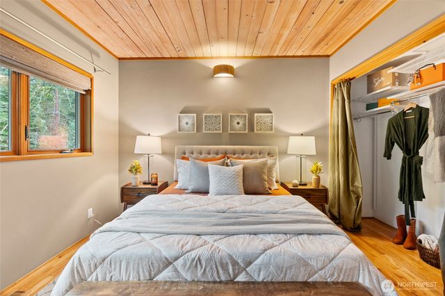 18407 51st Place NE, Lake Forest Park, WA 98155