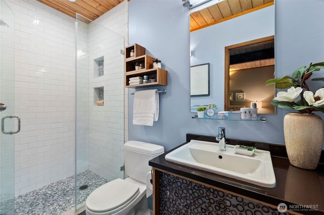 18407 51st Place NE, Lake Forest Park, WA 98155