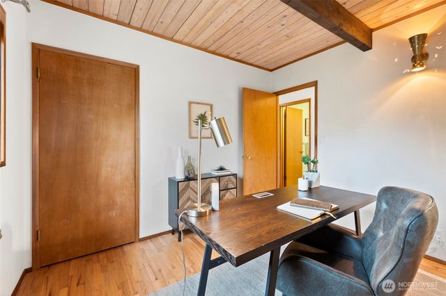 18407 51st Place NE, Lake Forest Park, WA 98155