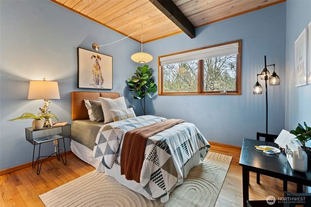 18407 51st Place NE, Lake Forest Park, WA 98155