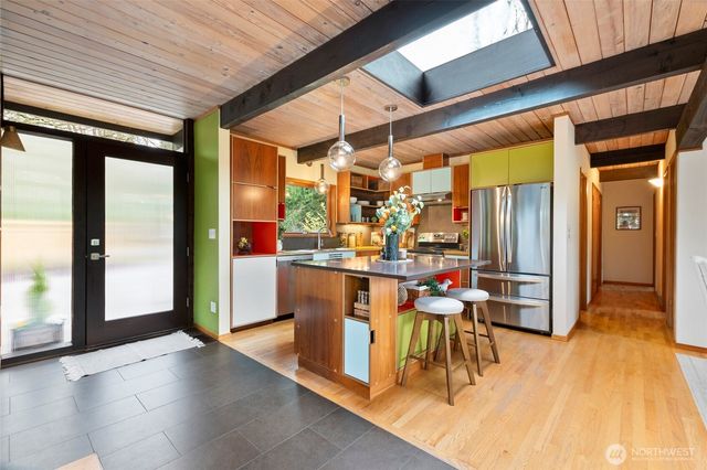 18407 51st Place NE, Lake Forest Park, WA 98155