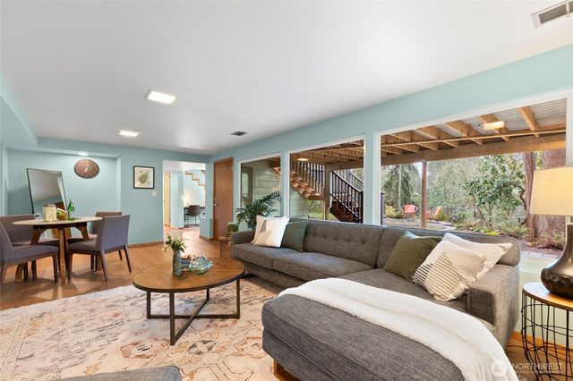 18407 51st Place NE, Lake Forest Park, WA 98155