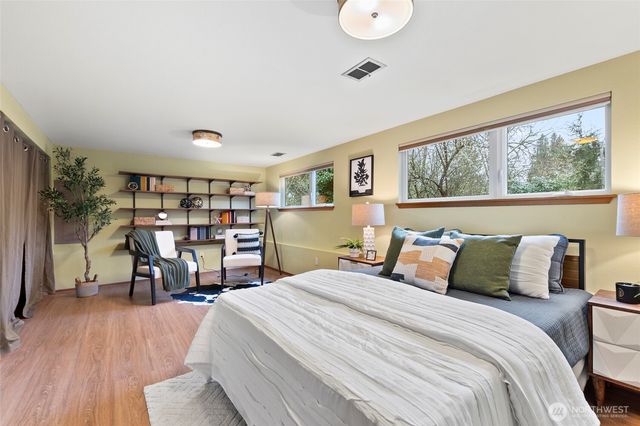 18407 51st Place NE, Lake Forest Park, WA 98155