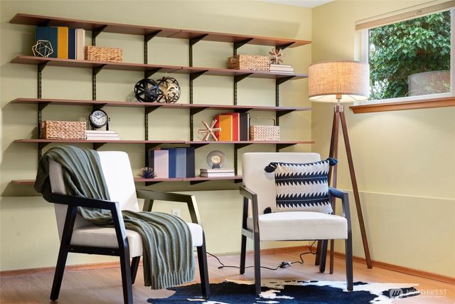 18407 51st Place NE, Lake Forest Park, WA 98155