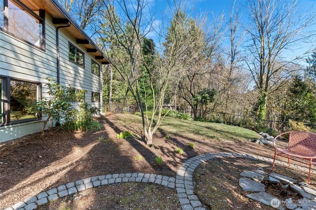 18407 51st Place NE, Lake Forest Park, WA 98155