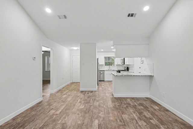 14 Summer Crest Circle, The Woodlands, TX 77381