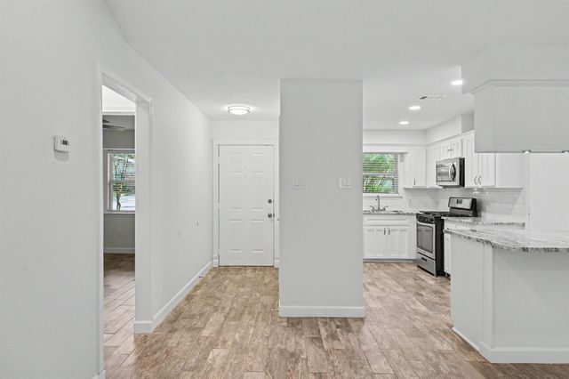 14 Summer Crest Circle, The Woodlands, TX 77381
