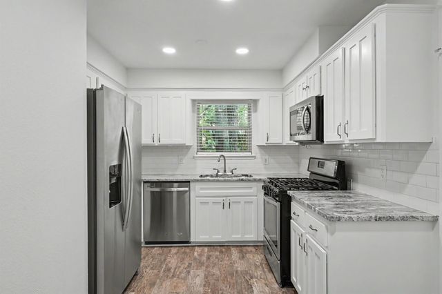 14 Summer Crest Circle, The Woodlands, TX 77381