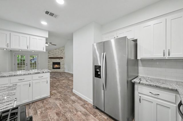 14 Summer Crest Circle, The Woodlands, TX 77381