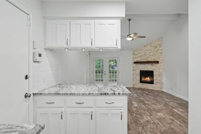 14 Summer Crest Circle, The Woodlands, TX 77381