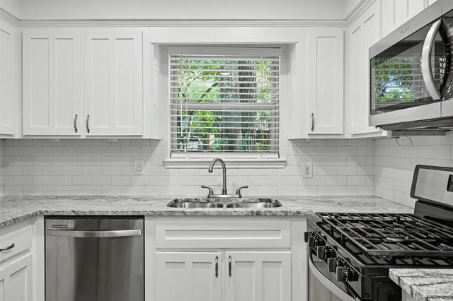 14 Summer Crest Circle, The Woodlands, TX 77381