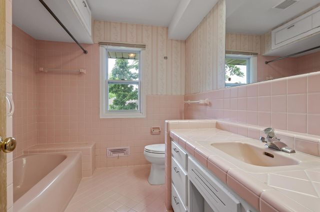 4700 Glenwood Avenue, Golden Valley, MN 55422