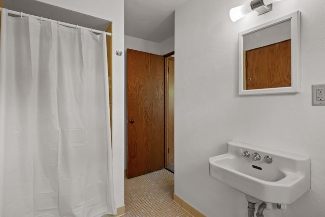 4700 Glenwood Avenue, Golden Valley, MN 55422