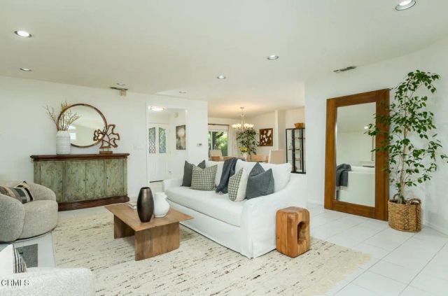 3550 Santa Carlotta Street, Glendale, CA 91214