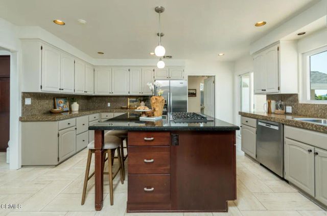 3550 Santa Carlotta Street, Glendale, CA 91214