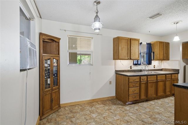 2670 S Pine Ridge Avenue, Homosassa, FL 34448
