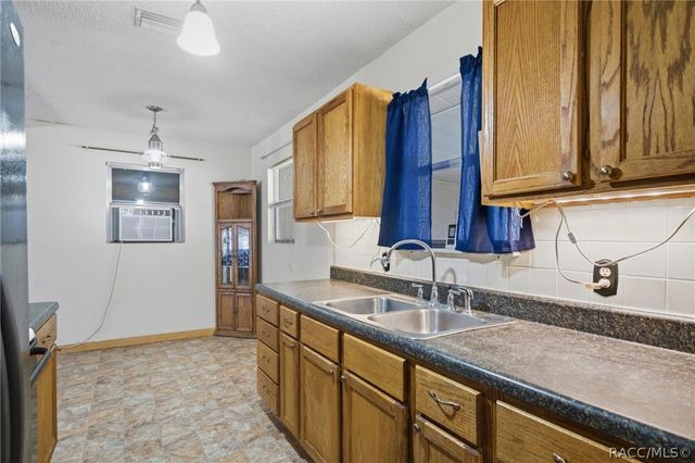 2670 S Pine Ridge Avenue, Homosassa, FL 34448
