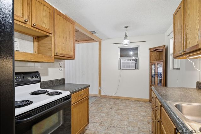 2670 S Pine Ridge Avenue, Homosassa, FL 34448