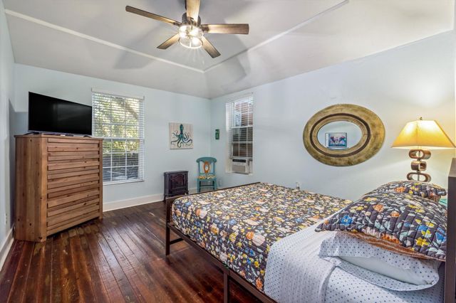 1904 Avenue N, Galveston, TX 77550