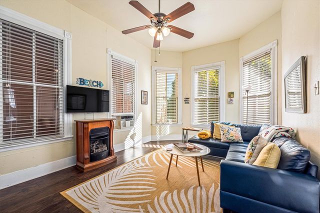 1904 Avenue N, Galveston, TX 77550