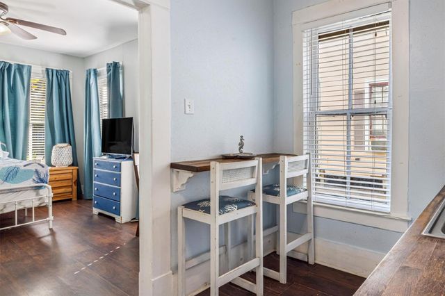 1904 Avenue N, Galveston, TX 77550