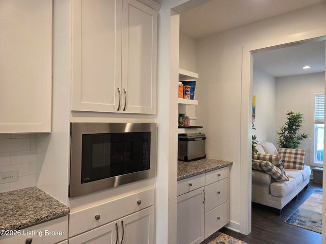 10325 Truman Way, Jeffersontown, KY 40299