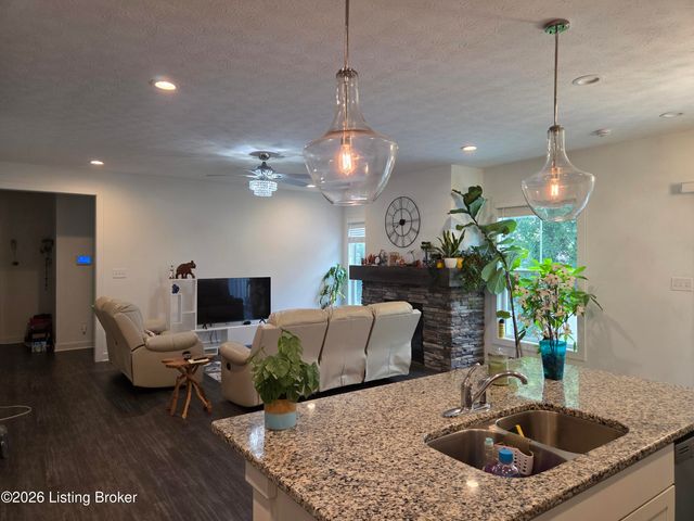 10325 Truman Way, Jeffersontown, KY 40299