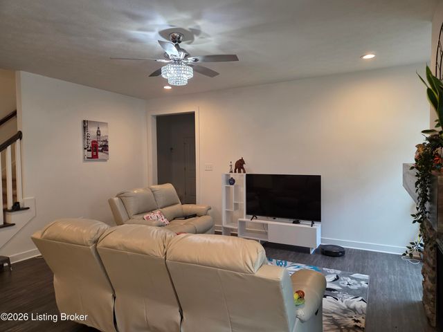 10325 Truman Way, Jeffersontown, KY 40299