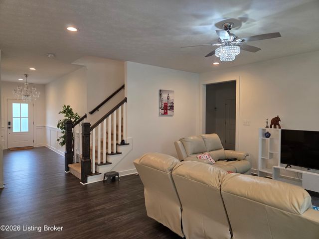 10325 Truman Way, Jeffersontown, KY 40299