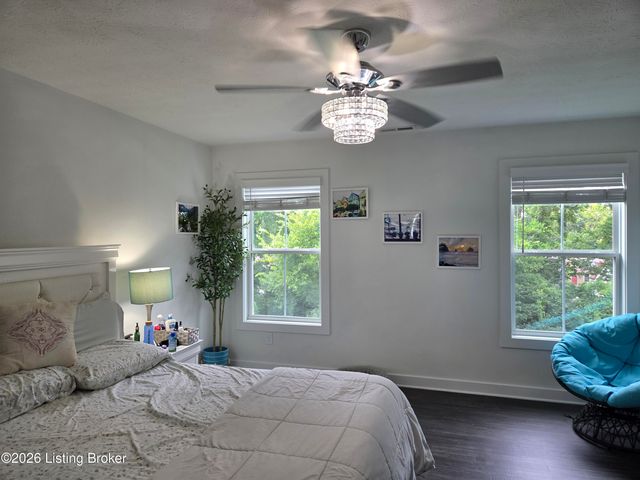 10325 Truman Way, Jeffersontown, KY 40299