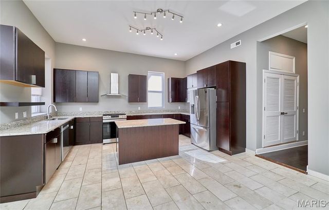 4253 Washington Boulevard B, St Louis, MO 63108
