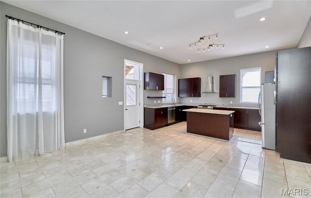 4253 Washington Boulevard B, St Louis, MO 63108